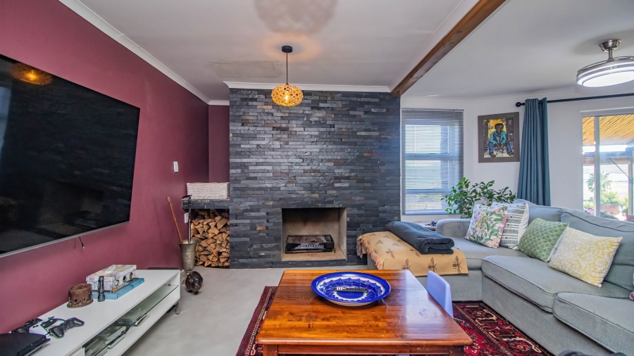 5 Bedroom Property for Sale in Fraaiuitsig Western Cape